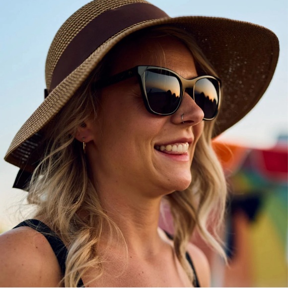 New in box Nectar sunglasses Caladesi black frame smoke lens - Picture 3 of 4